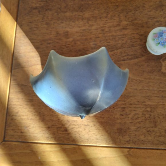 Figurine, Vintage, Decorative, Ceramic, Girl and Boy Under Umbrella - Picture 5 of 6